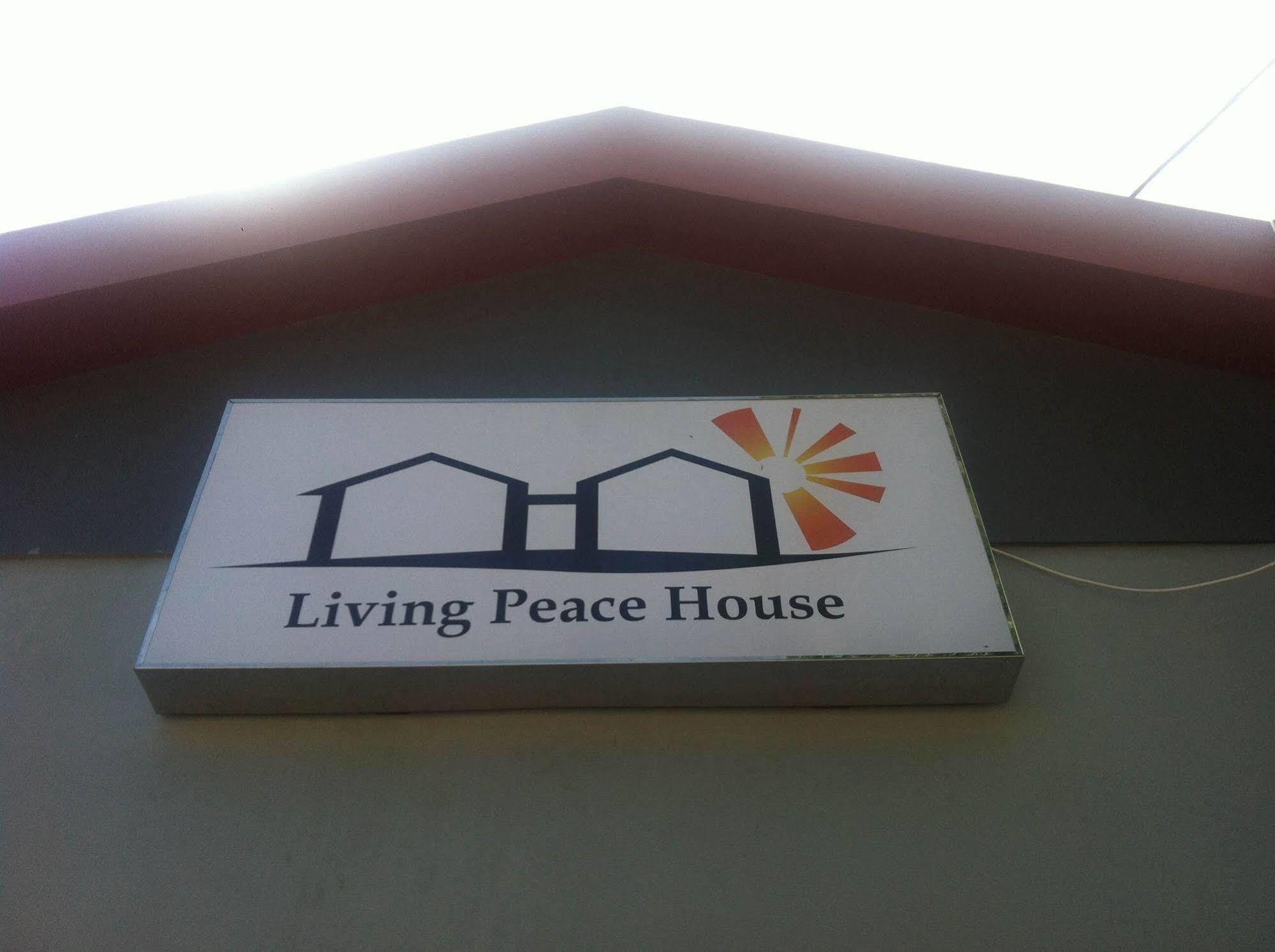 美娜多 Living Peace House酒店 外观 照片